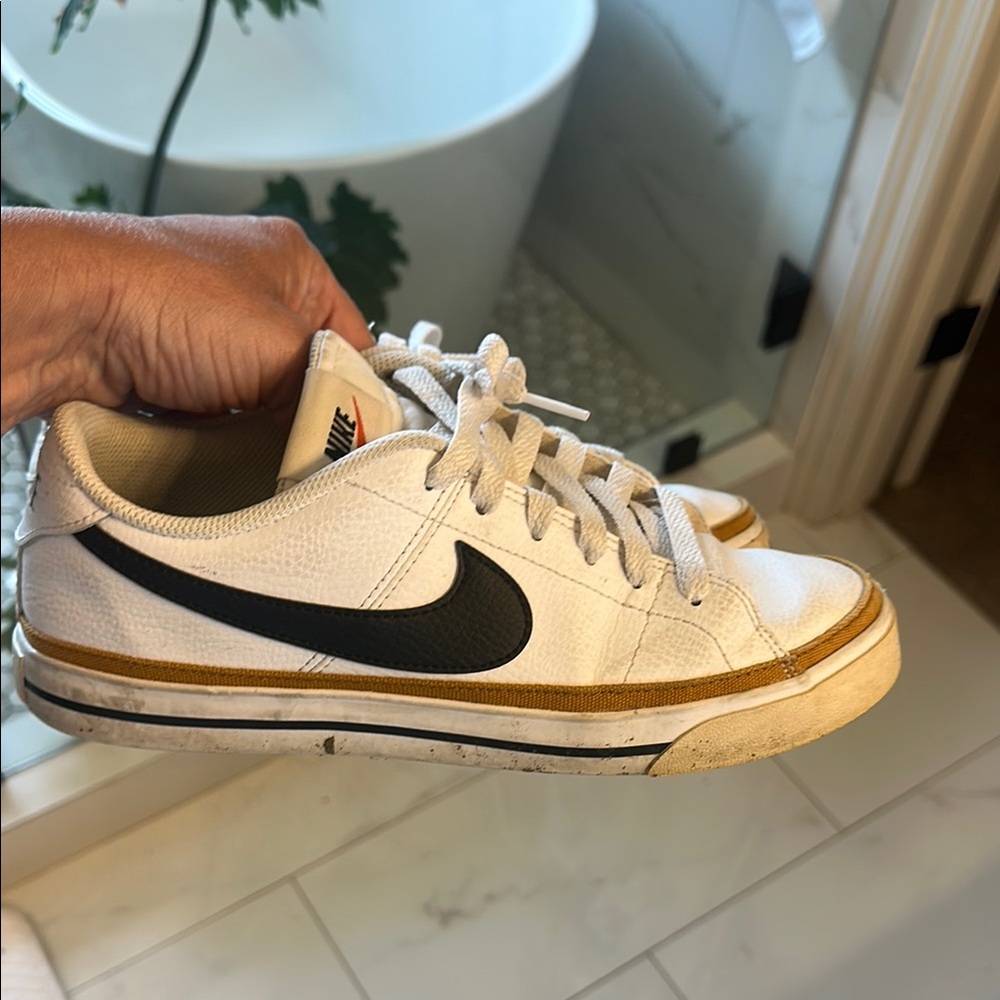 Nike White and Black Athletic Shoes with Classic Design